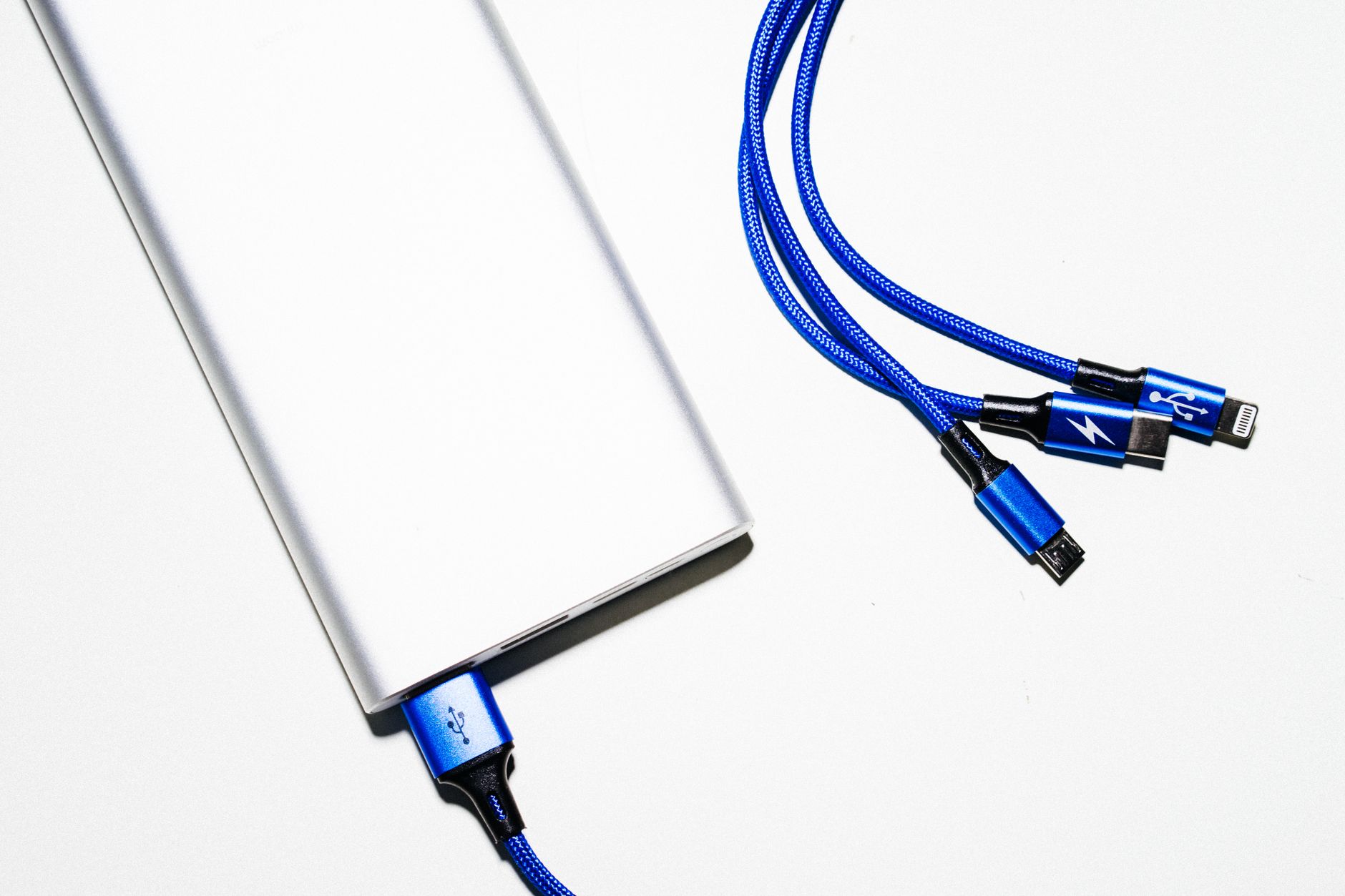 Nabíječka a powerbanka pro telefon