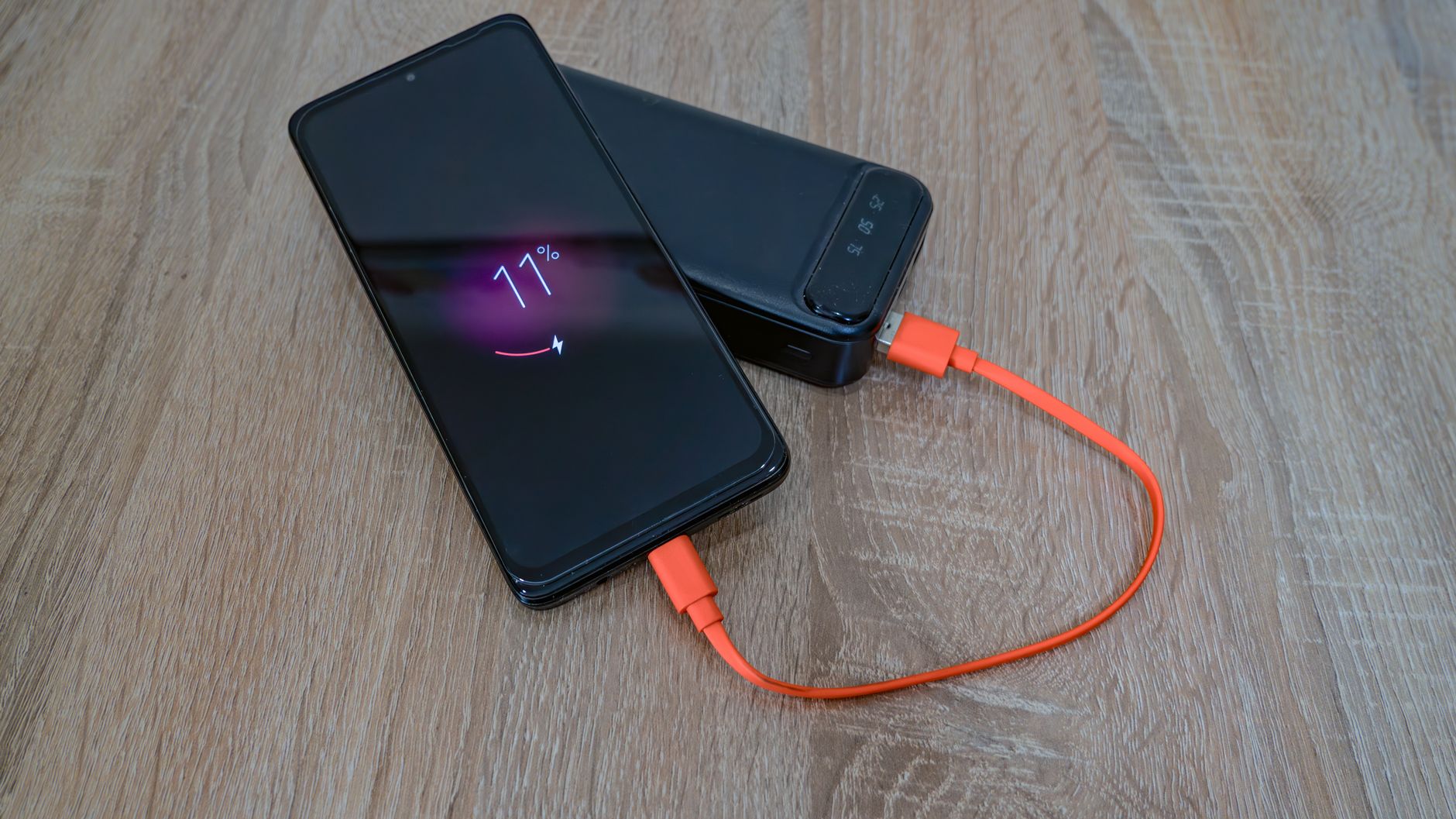 Powerbanka nabíjející telefon